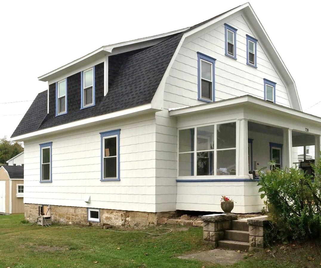 Blue And White Cottage - thumb 0