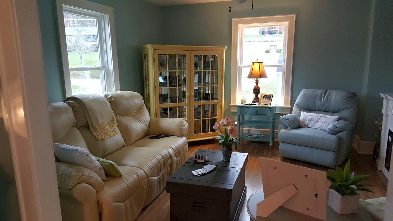 Blue And White Cottage - thumb 9