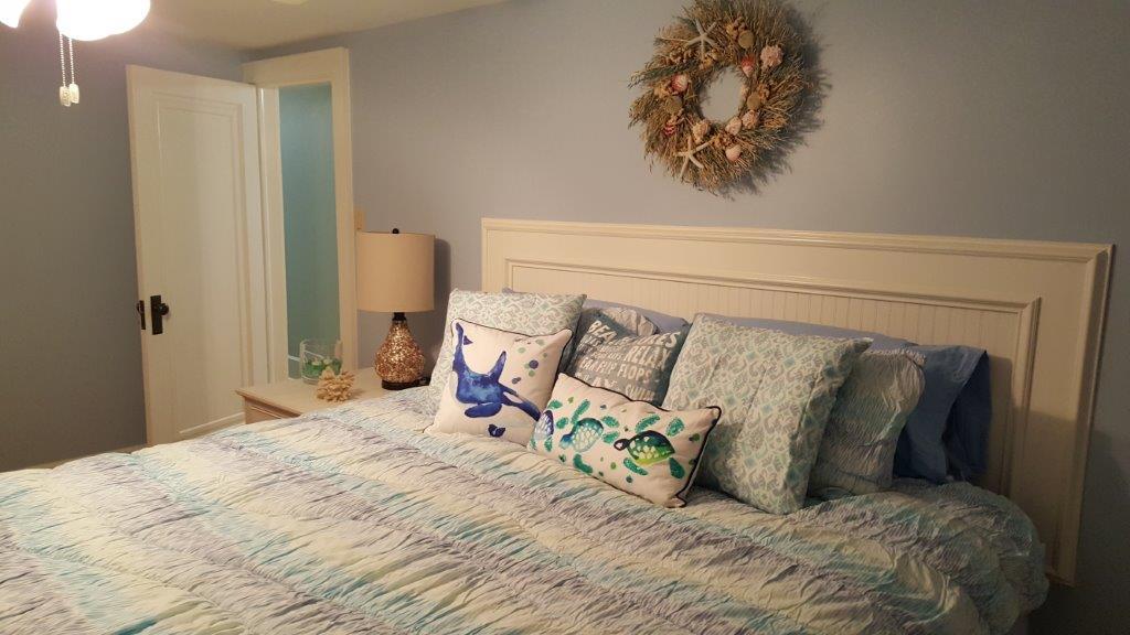 Blue And White Cottage - thumb 34