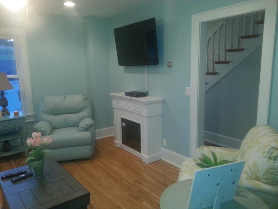 Blue And White Cottage - thumb 32