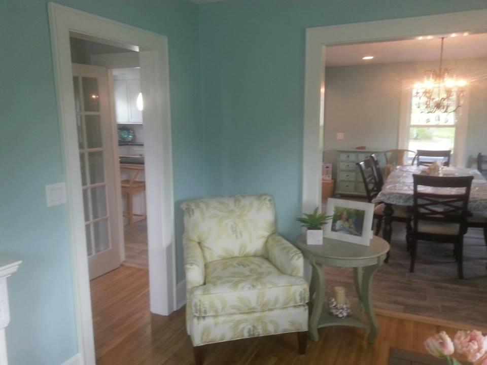 Blue And White Cottage - thumb 4