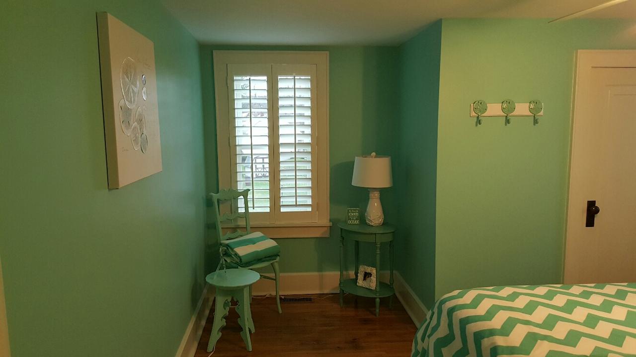 Blue And White Cottage - thumb 11