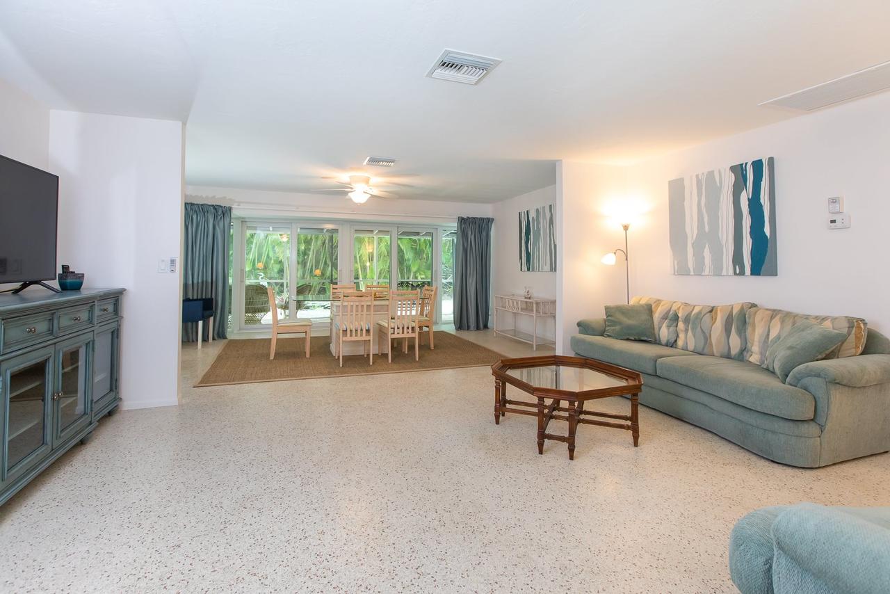 A CENTER OF PARADISE - thumb 2