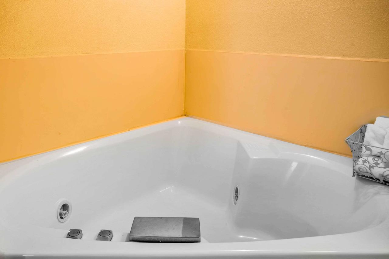 Clarion Inn & Suites Aiken - thumb 29