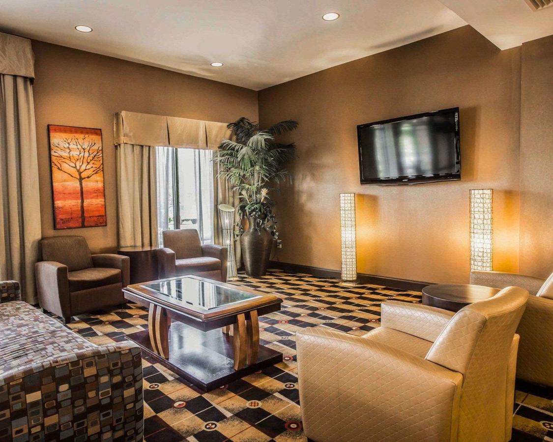 Comfort Suites At WestGate Mall - thumb 17