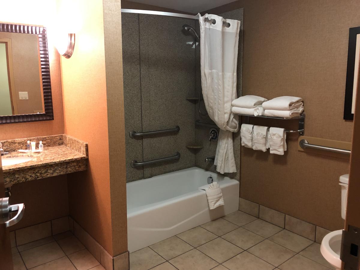 Comfort Suites At WestGate Mall - thumb 5