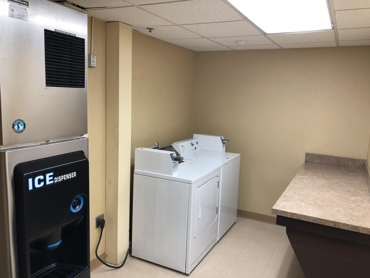 Comfort Suites At WestGate Mall - thumb 1