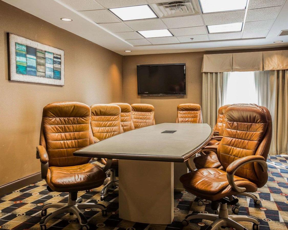 Comfort Suites At WestGate Mall - thumb 10