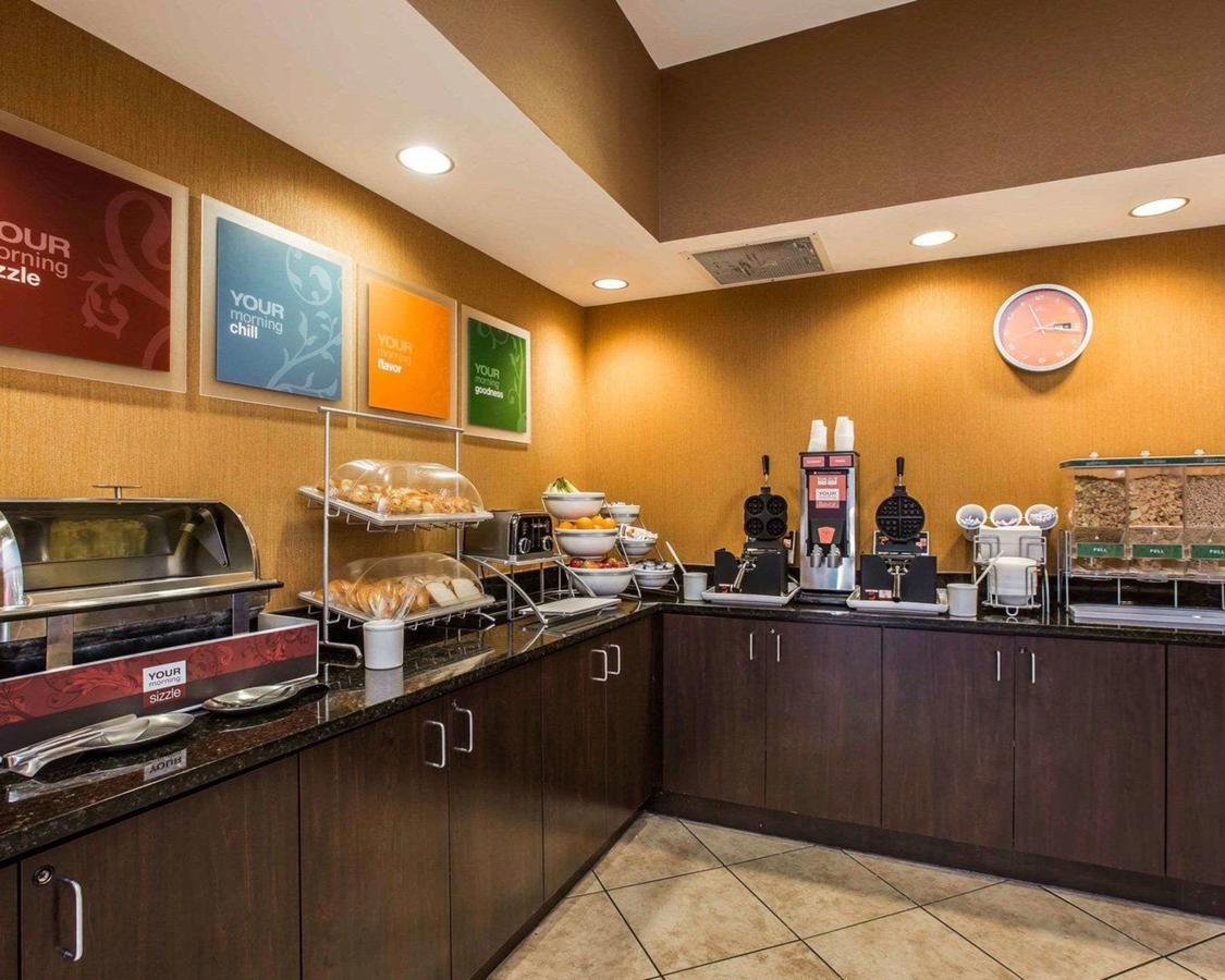 Comfort Suites At WestGate Mall - thumb 39