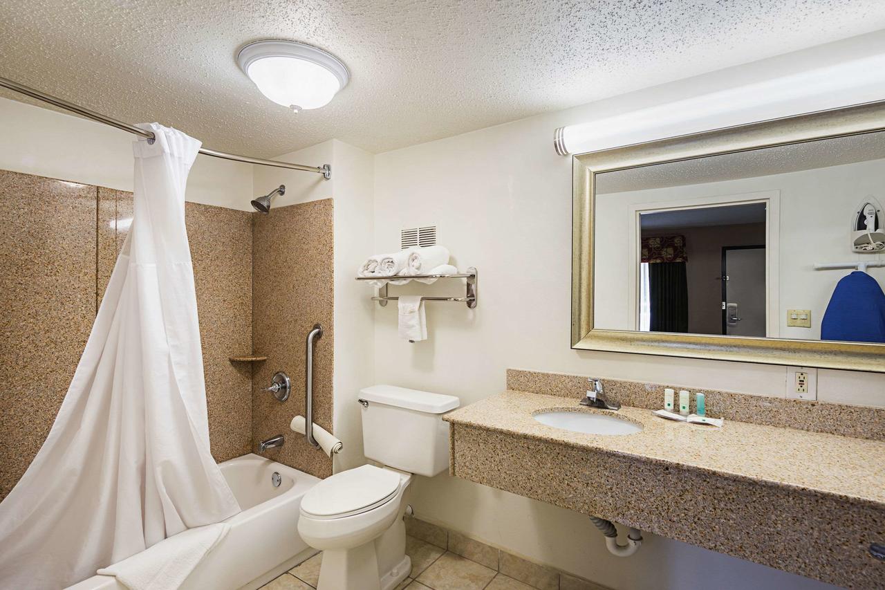 Quality Inn & Suites Greenville - Haywood Mall - thumb 37