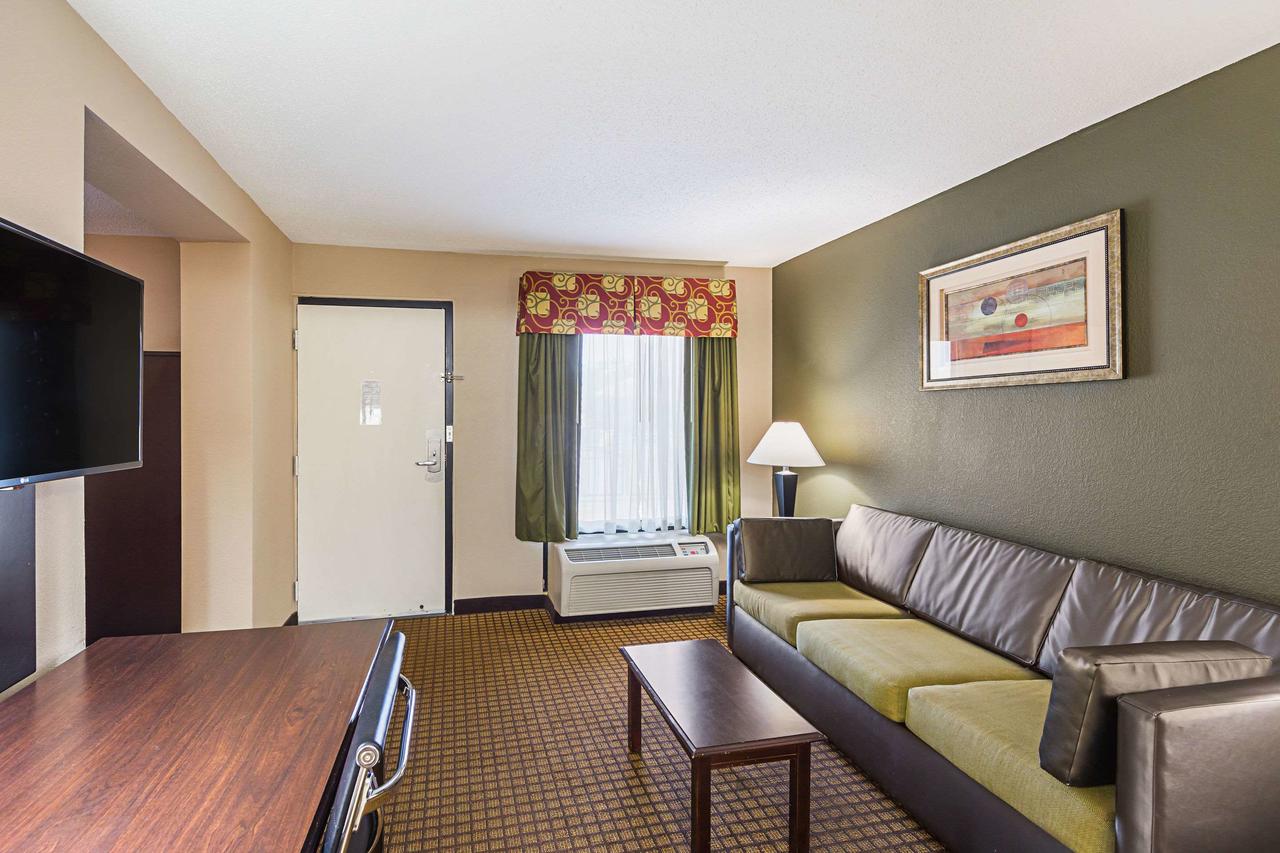 Quality Inn & Suites Greenville - Haywood Mall - thumb 12