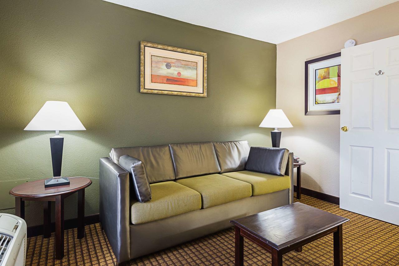 Quality Inn & Suites Greenville - Haywood Mall - thumb 4