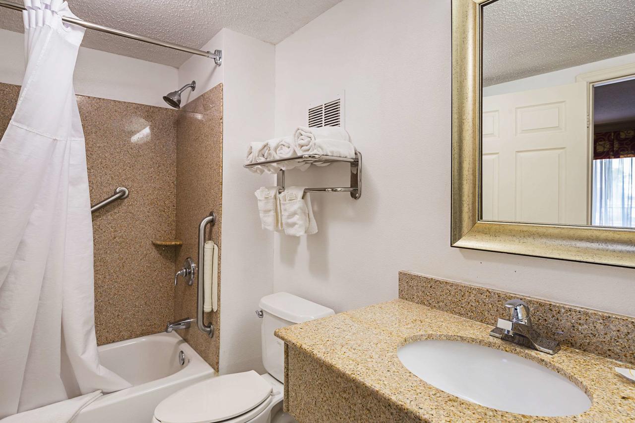 Quality Inn & Suites Greenville - Haywood Mall - thumb 38