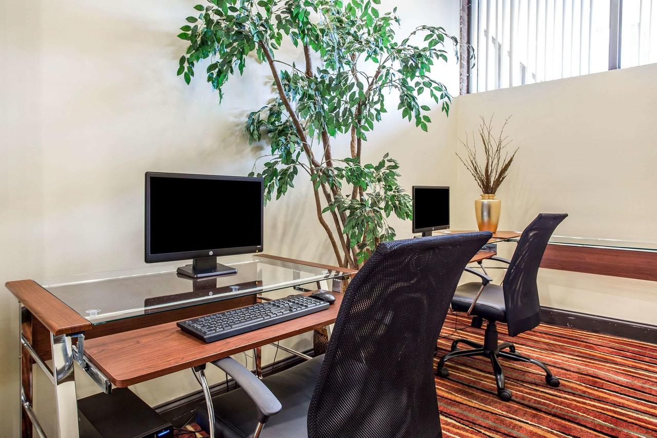 Clarion Hotel - thumb 24