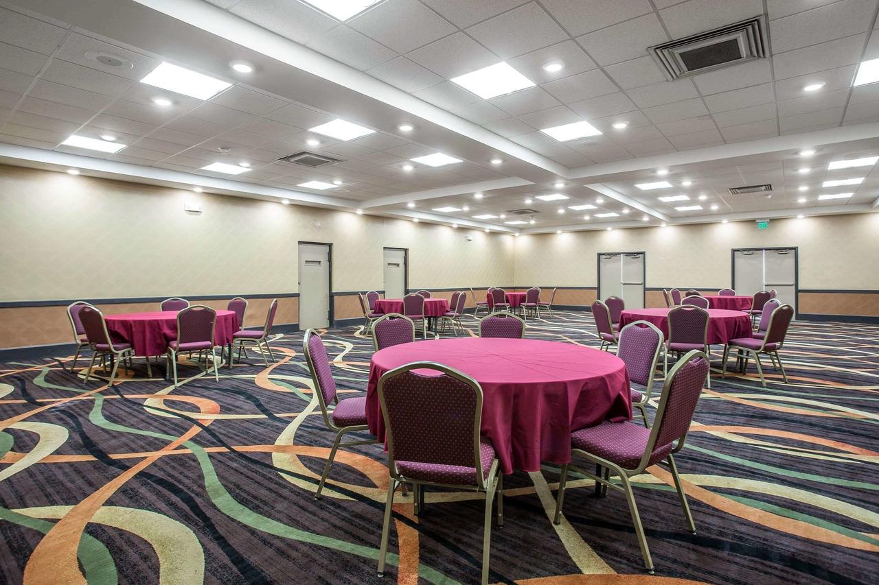 Clarion Hotel - thumb 20