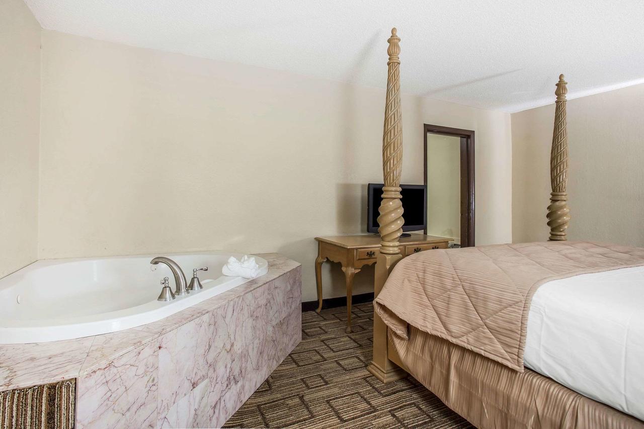 Clarion Hotel - thumb 30