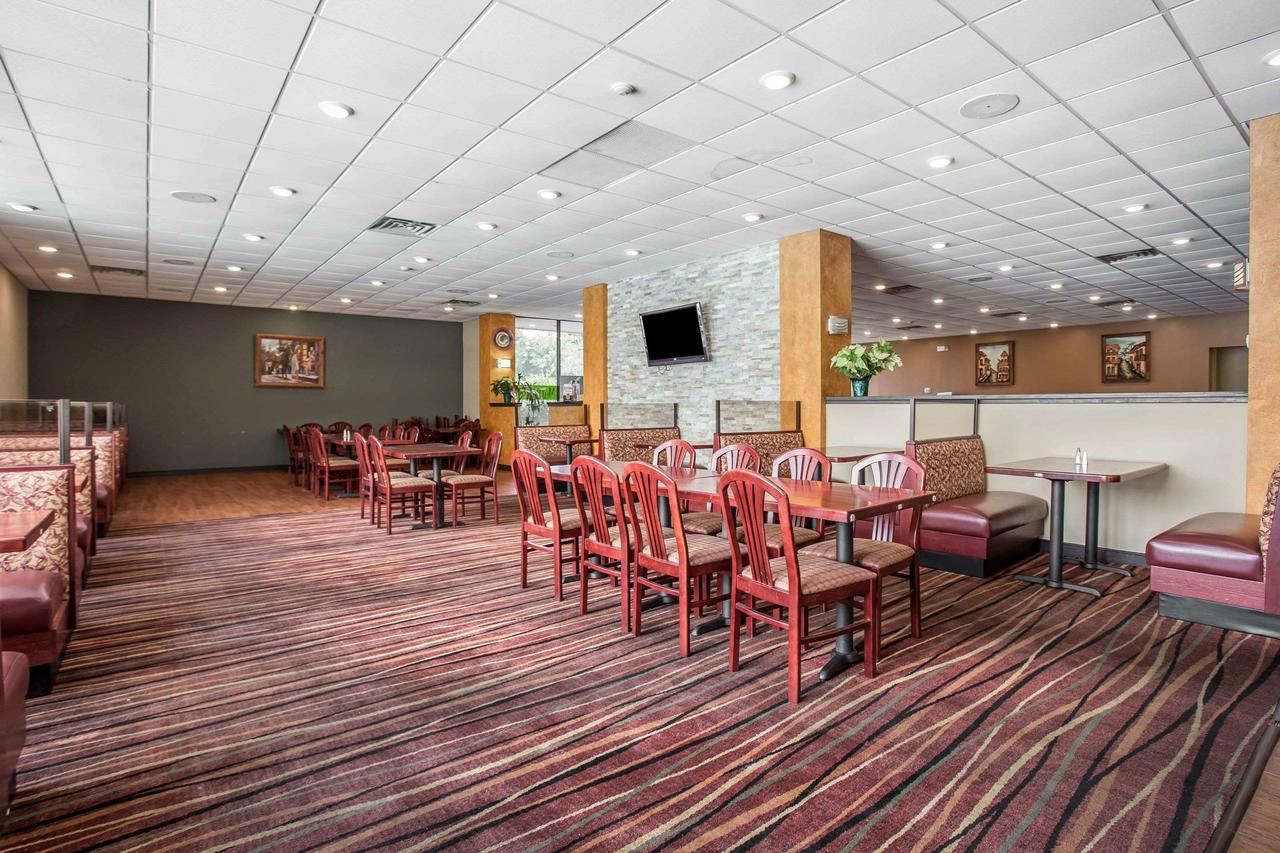 Clarion Hotel - thumb 4