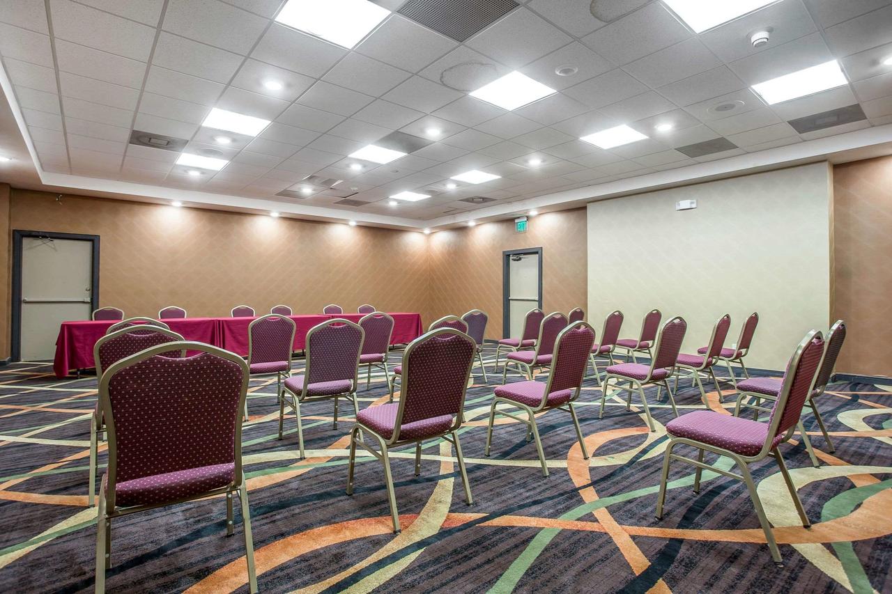 Clarion Hotel - thumb 32