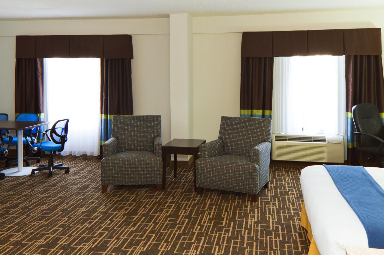 Holiday Inn Express Hotel & Suites Greenville-Downtown - thumb 18