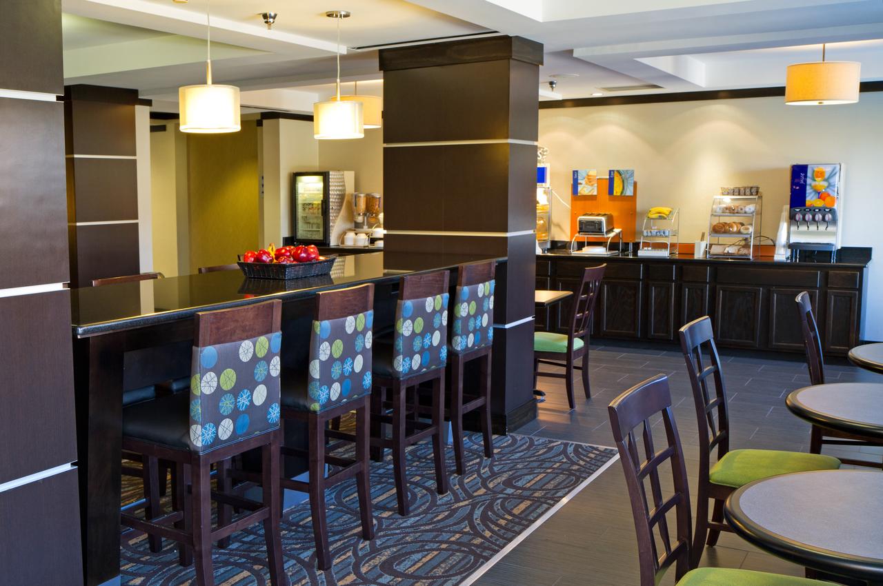 Holiday Inn Express Hotel & Suites Greenville-Downtown - thumb 17