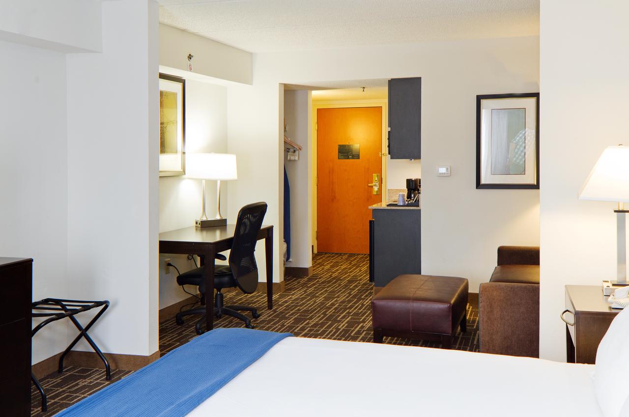 Holiday Inn Express Hotel & Suites Greenville-Downtown - thumb 19