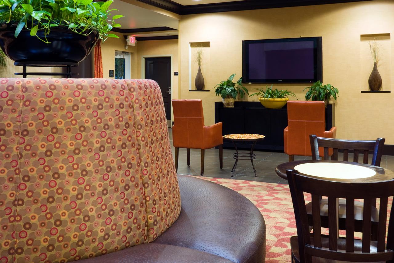 Holiday Inn Express Hotel & Suites Columbia-Fort Jackson - thumb 8