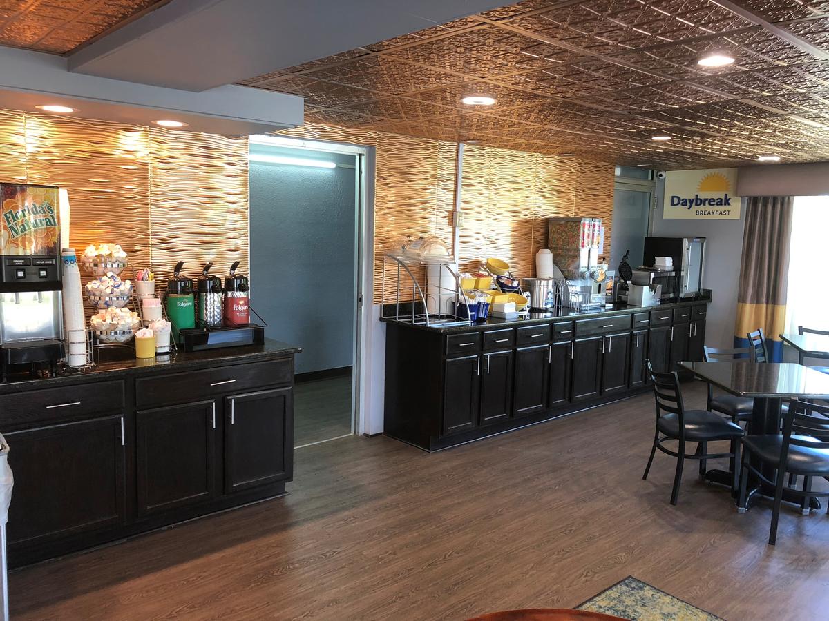 Days Inn By Wyndham Seneca - thumb 2