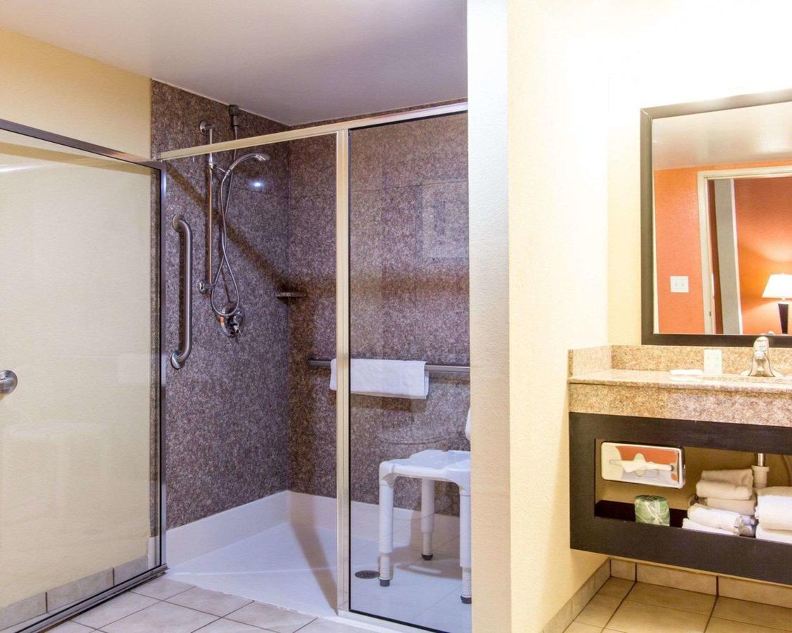 Comfort Inn & Suites Convention Center - thumb 35