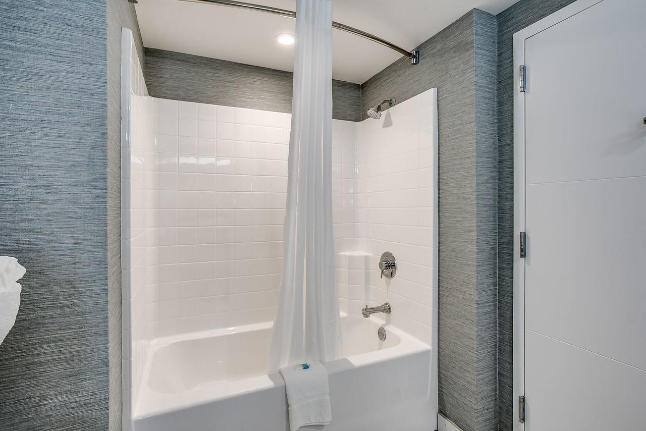 SOUTH BAY INN & SUITES - thumb 36