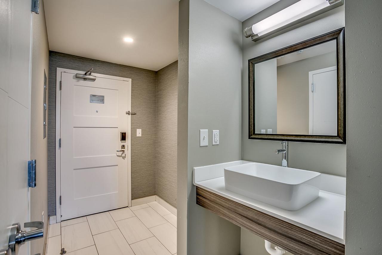 SOUTH BAY INN & SUITES - thumb 32
