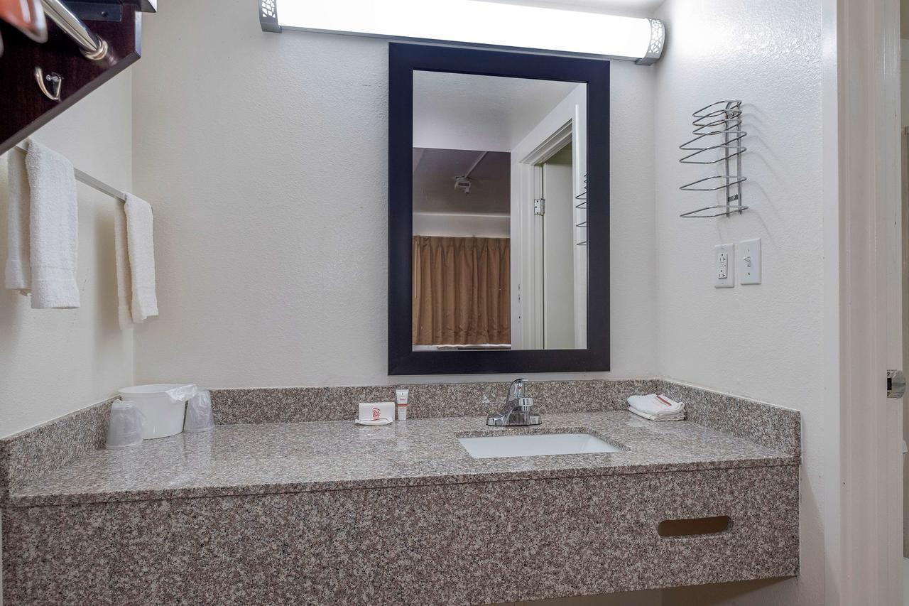 Red Roof Inn & Suites Spartanburg I-85 - thumb 19