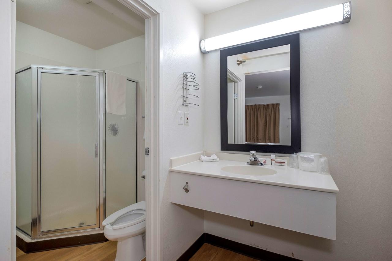 Red Roof Inn & Suites Spartanburg I-85 - thumb 9