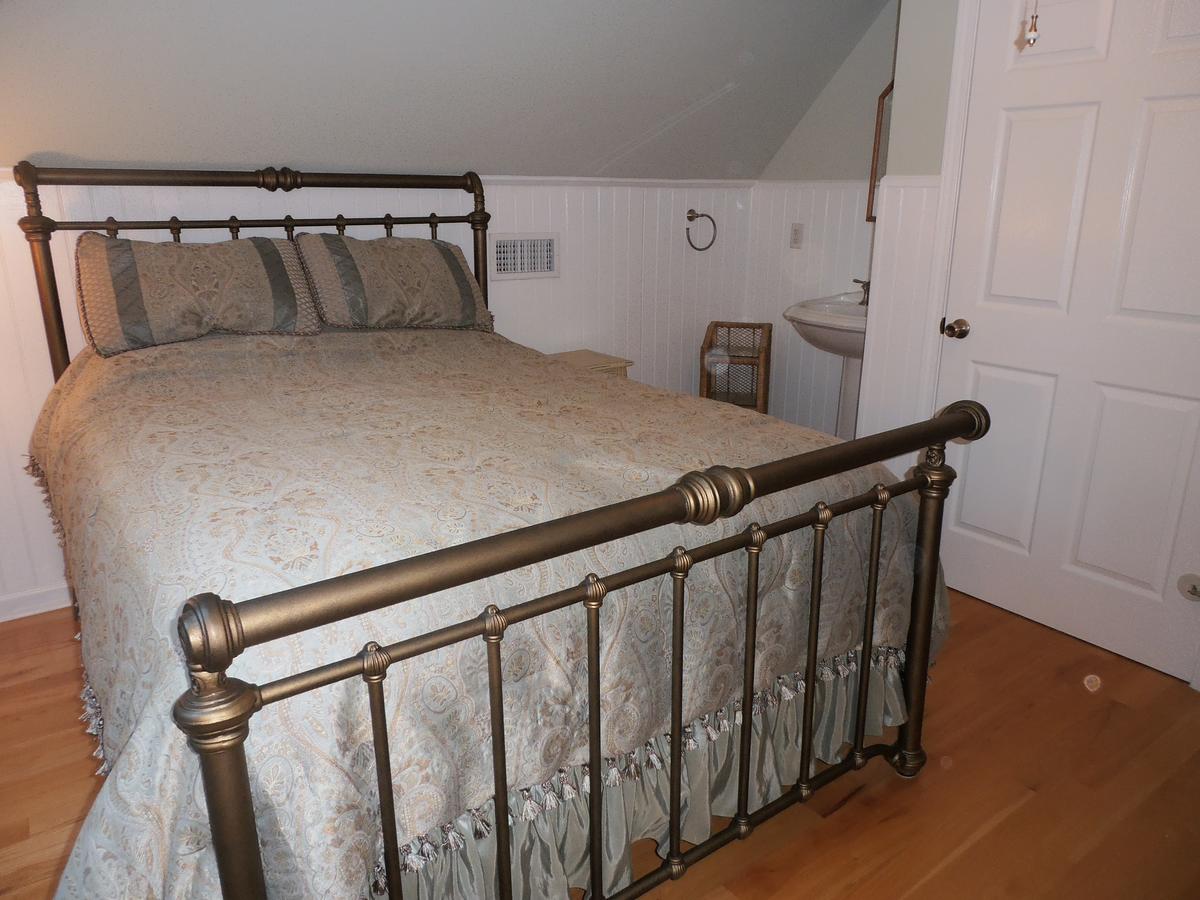 Tudor Oaks Inn - thumb 16