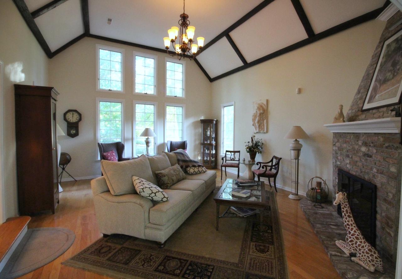 Tudor Oaks Inn - thumb 6