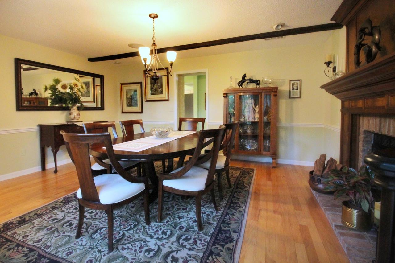 Tudor Oaks Inn - thumb 7