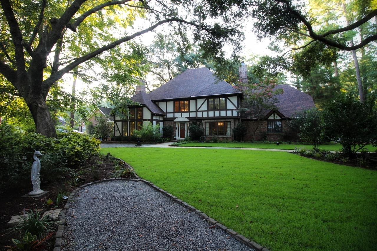 Tudor Oaks Inn - thumb 4