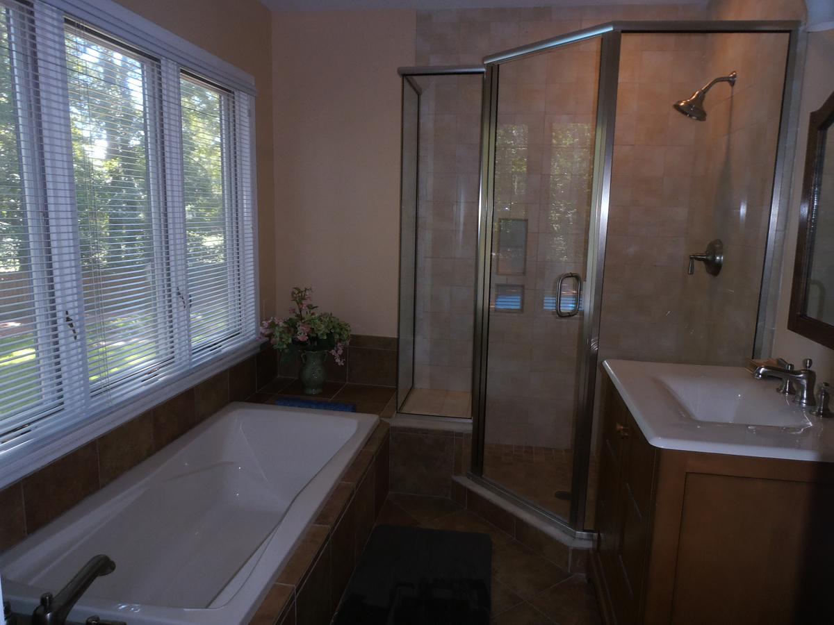 Tudor Oaks Inn - thumb 14