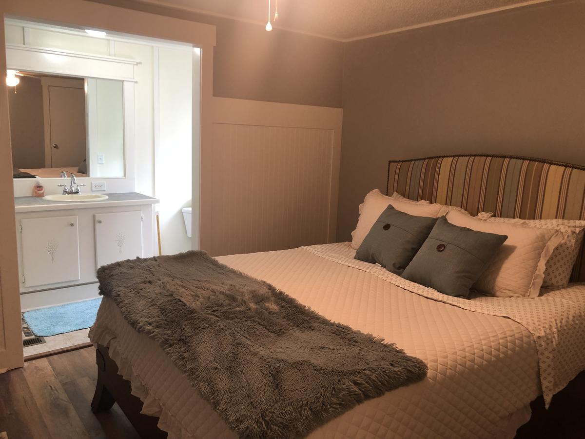 Beaufort SC New Renovation, Close To Parris Island, Historic Downtown, Beautiful Beaches, Sleeps 7 - thumb 4