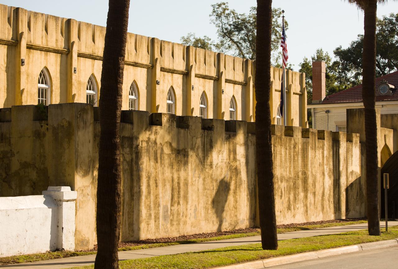 Stylish Downtown Cottage - Prime Historic Location - thumb 33