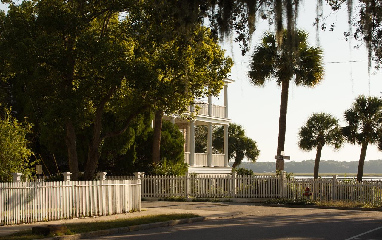 Stylish Downtown Cottage - Prime Historic Location - thumb 31