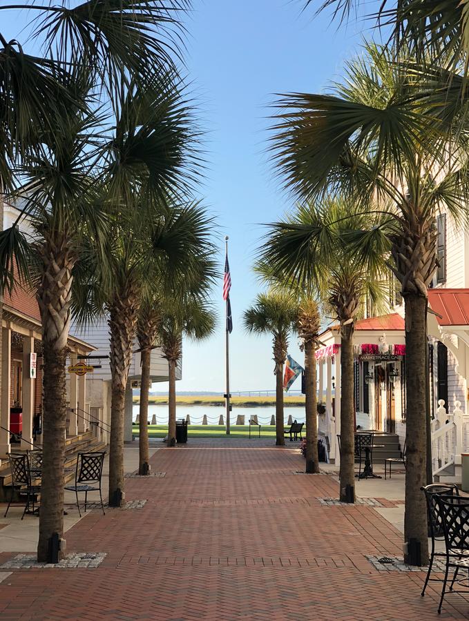 Stylish Downtown Cottage - Prime Historic Location - thumb 42