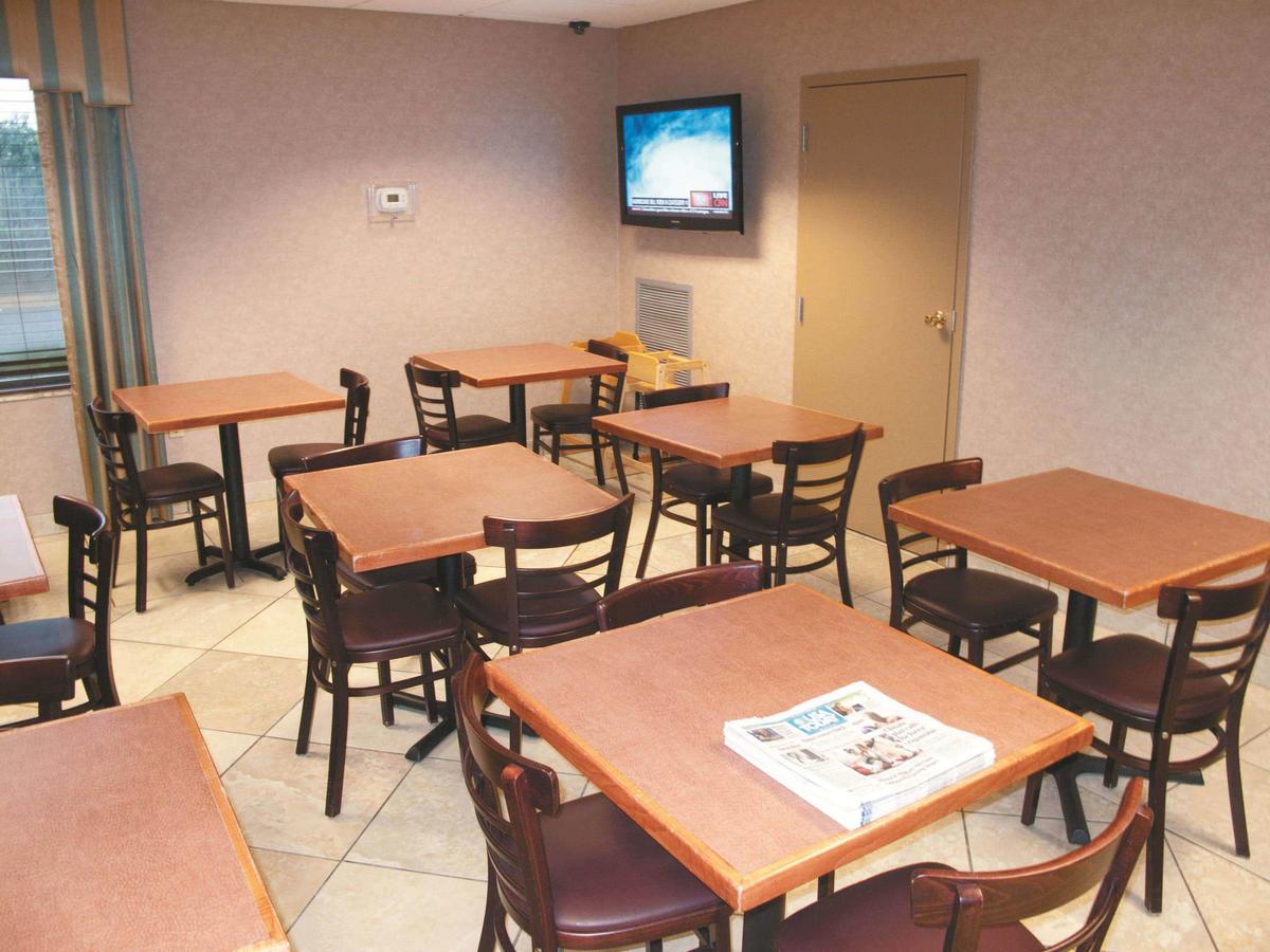 La Quinta Inn By Wyndham Columbia SE / Fort Jackson - thumb 1