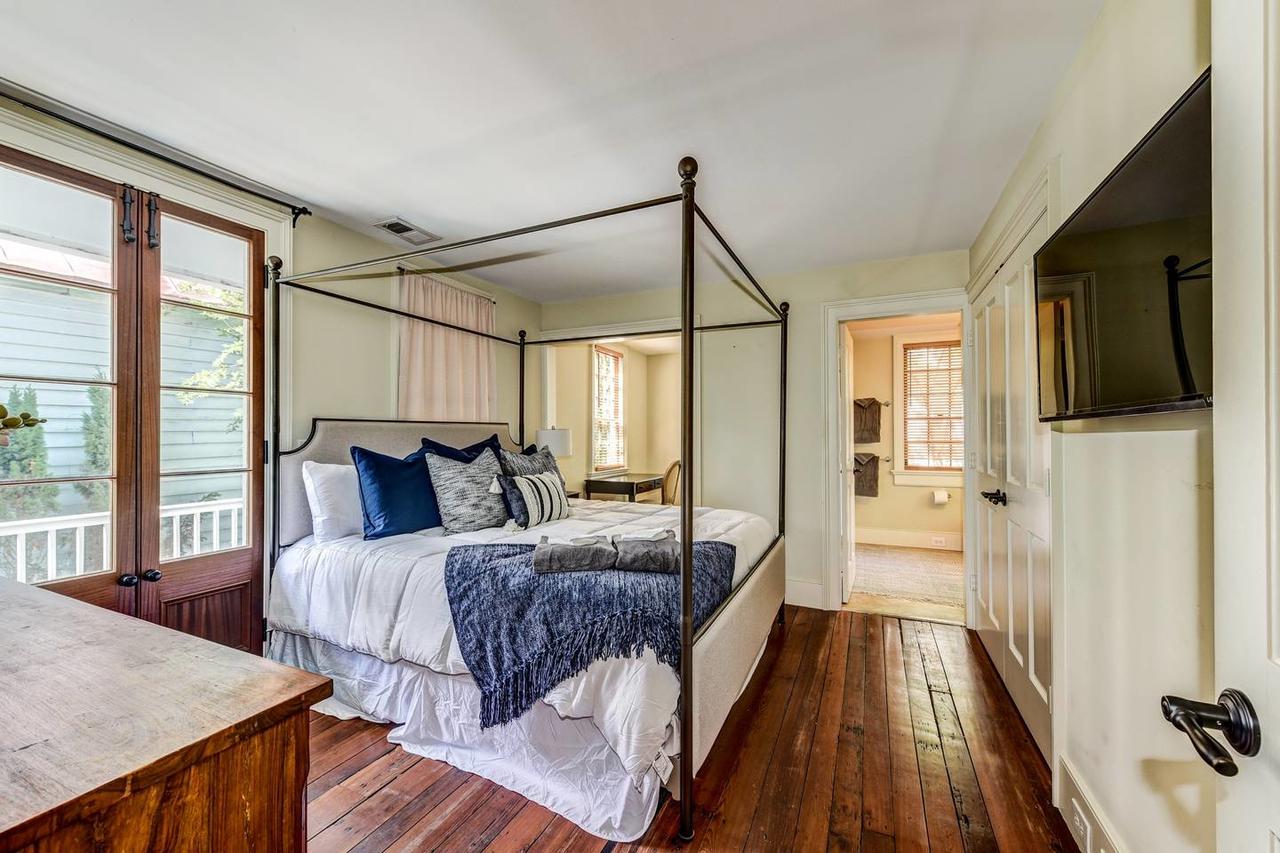 2 Story-house, Courtyard, Historic Architecture - thumb 16