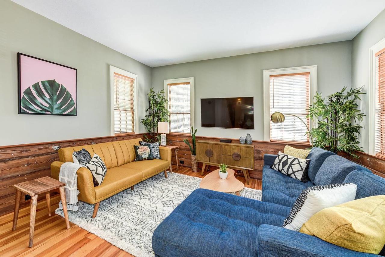 2 Story-house, Courtyard, Historic Architecture - thumb 6