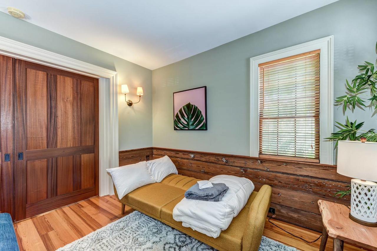 2 Story-house, Courtyard, Historic Architecture - thumb 17