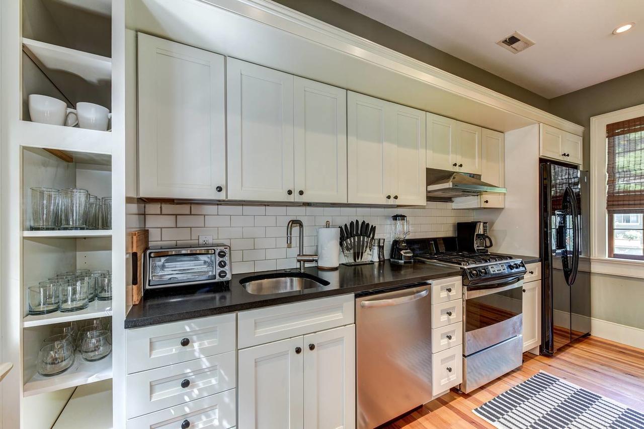 2 Story-house, Courtyard, Historic Architecture - thumb 14