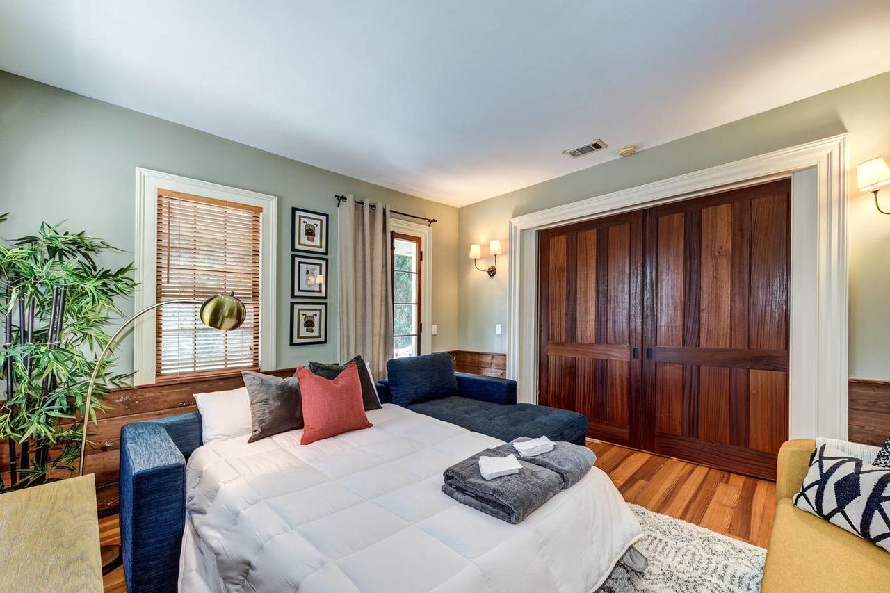 2 Story-house, Courtyard, Historic Architecture - thumb 11