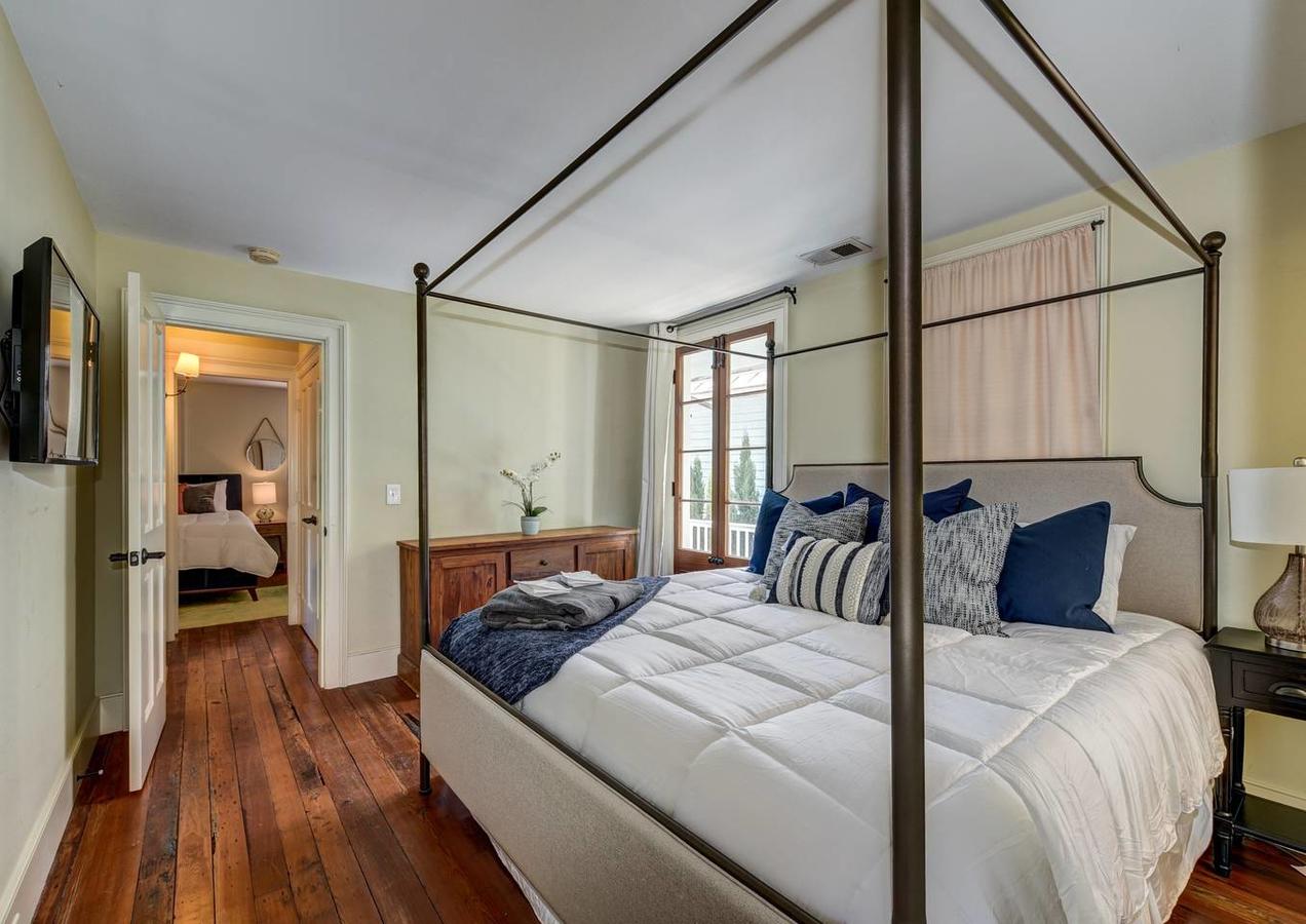 2 Story-house, Courtyard, Historic Architecture - thumb 24