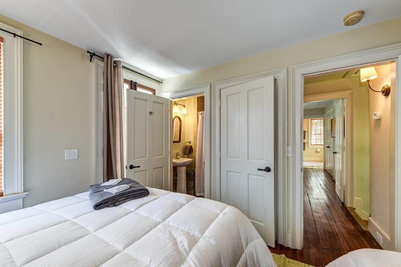 2 Story-house, Courtyard, Historic Architecture - thumb 15