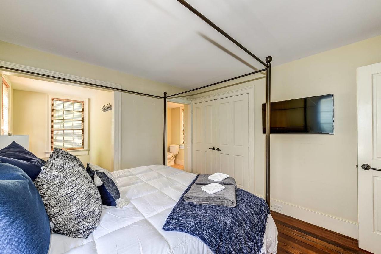 2 Story-house, Courtyard, Historic Architecture - thumb 12